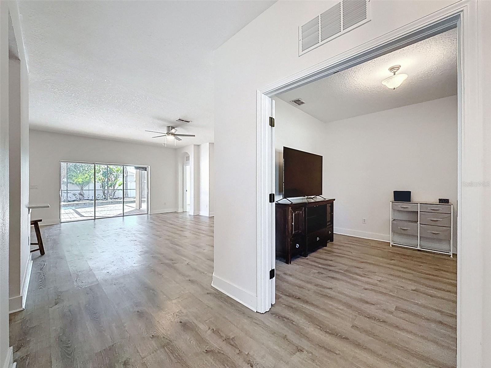 WATERS EDGE 02 - Residential