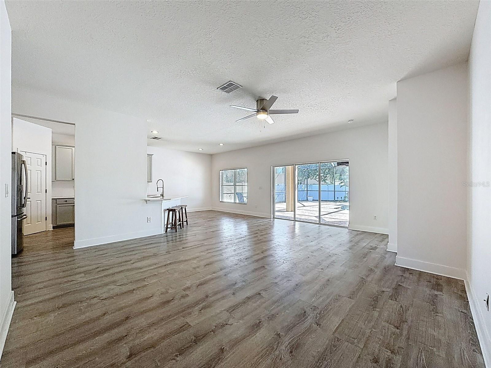 WATERS EDGE 02 - Residential