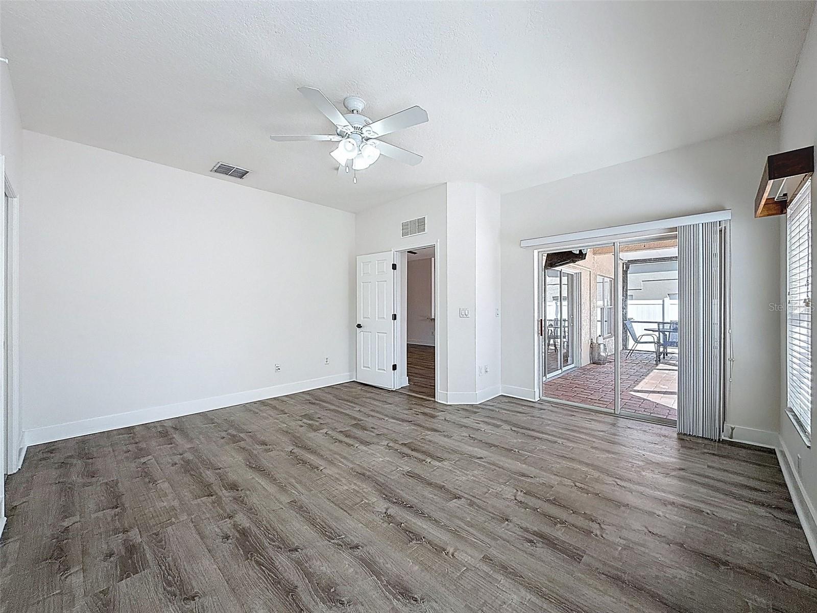 WATERS EDGE 02 - Residential