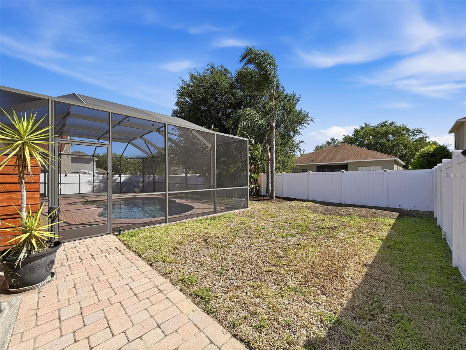 WATERS EDGE 02 - Residential