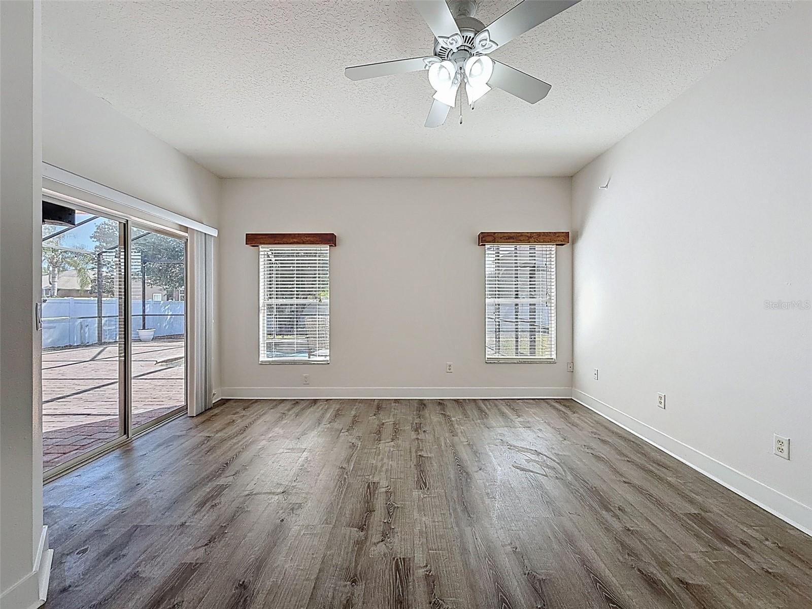 WATERS EDGE 02 - Residential