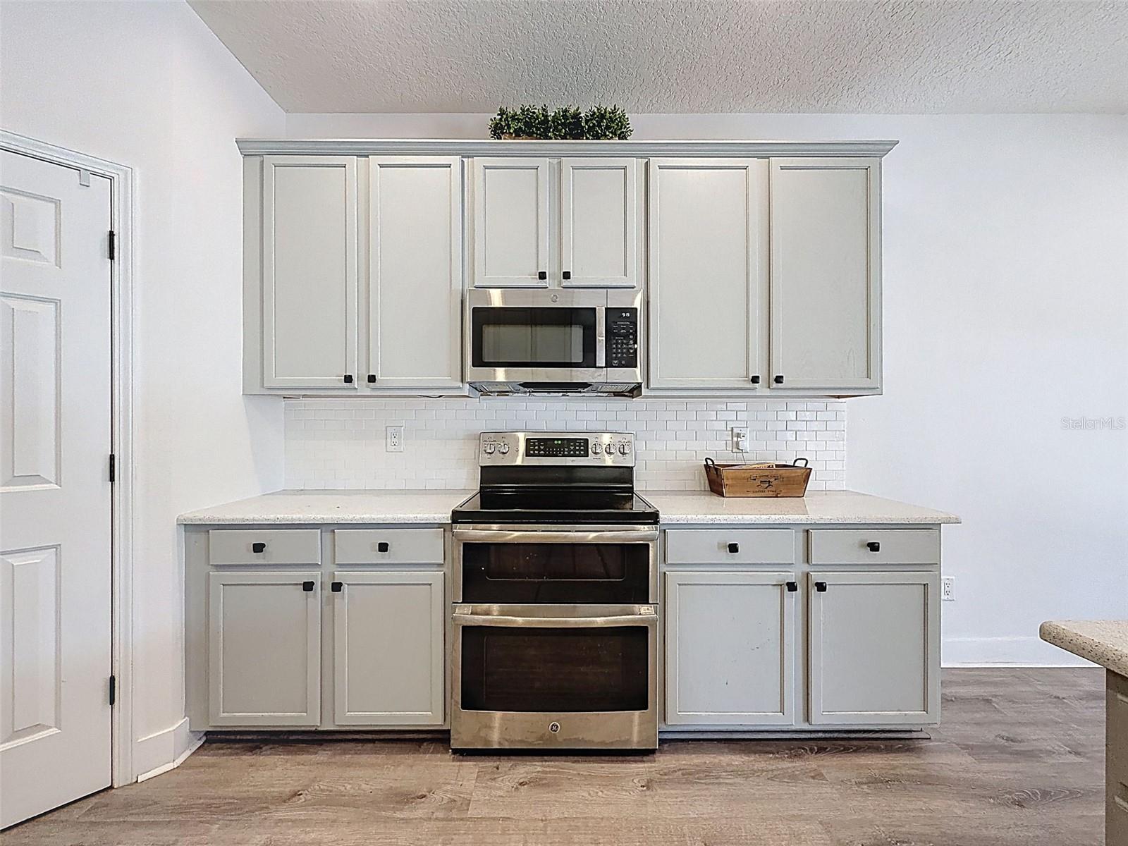 WATERS EDGE 02 - Residential