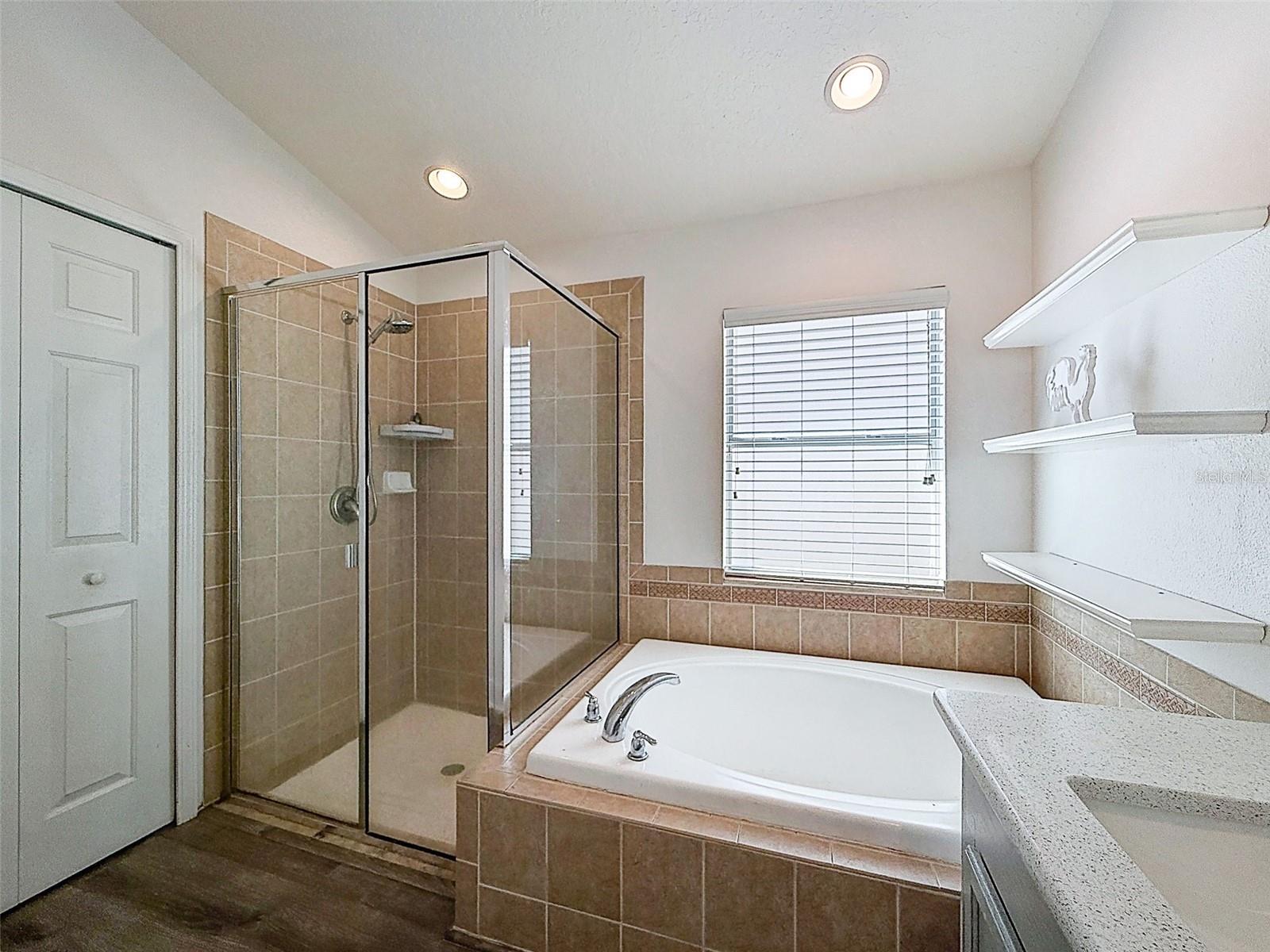 WATERS EDGE 02 - Residential