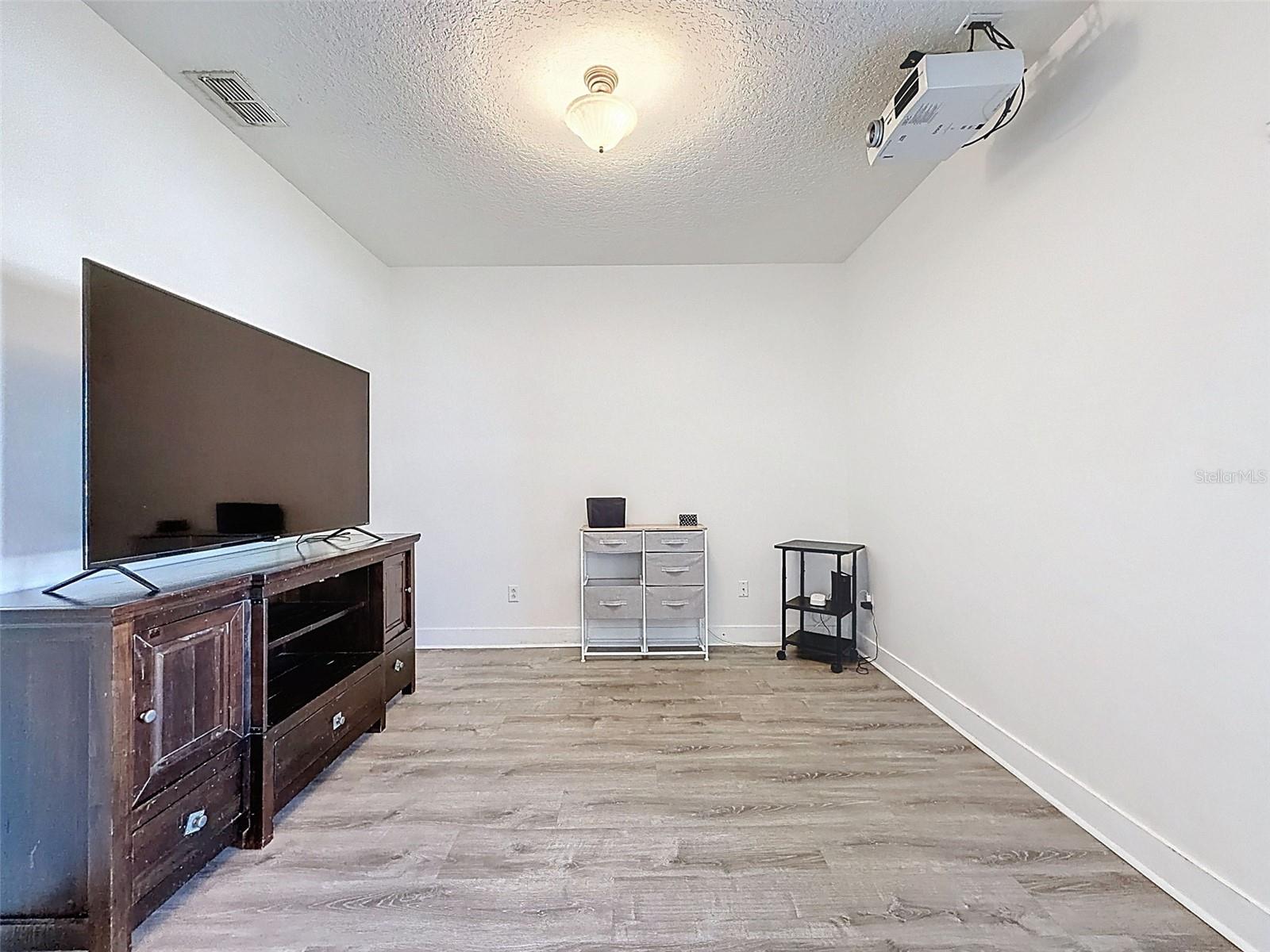 WATERS EDGE 02 - Residential