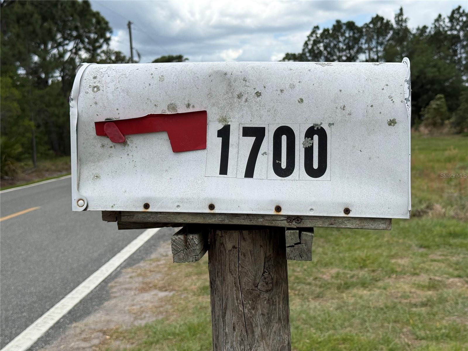 1700 W FROSTPROOF ROAD