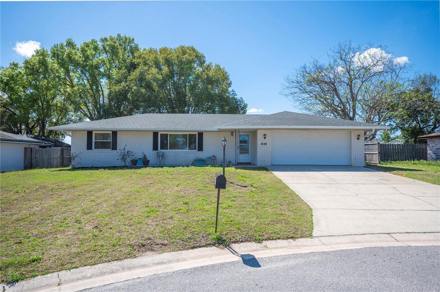 Located on a quiet cul-de-sac street is this spacious 3-bedroom, 2-bath home, with 1,694 sqft living, screened lanai, fenced yard,  and a 2-car garage. Located on the east side of the established area of Lake Alfred, and walking distance to the lake. Text call and see it today.  *Agents, please read MLS remarks.*
