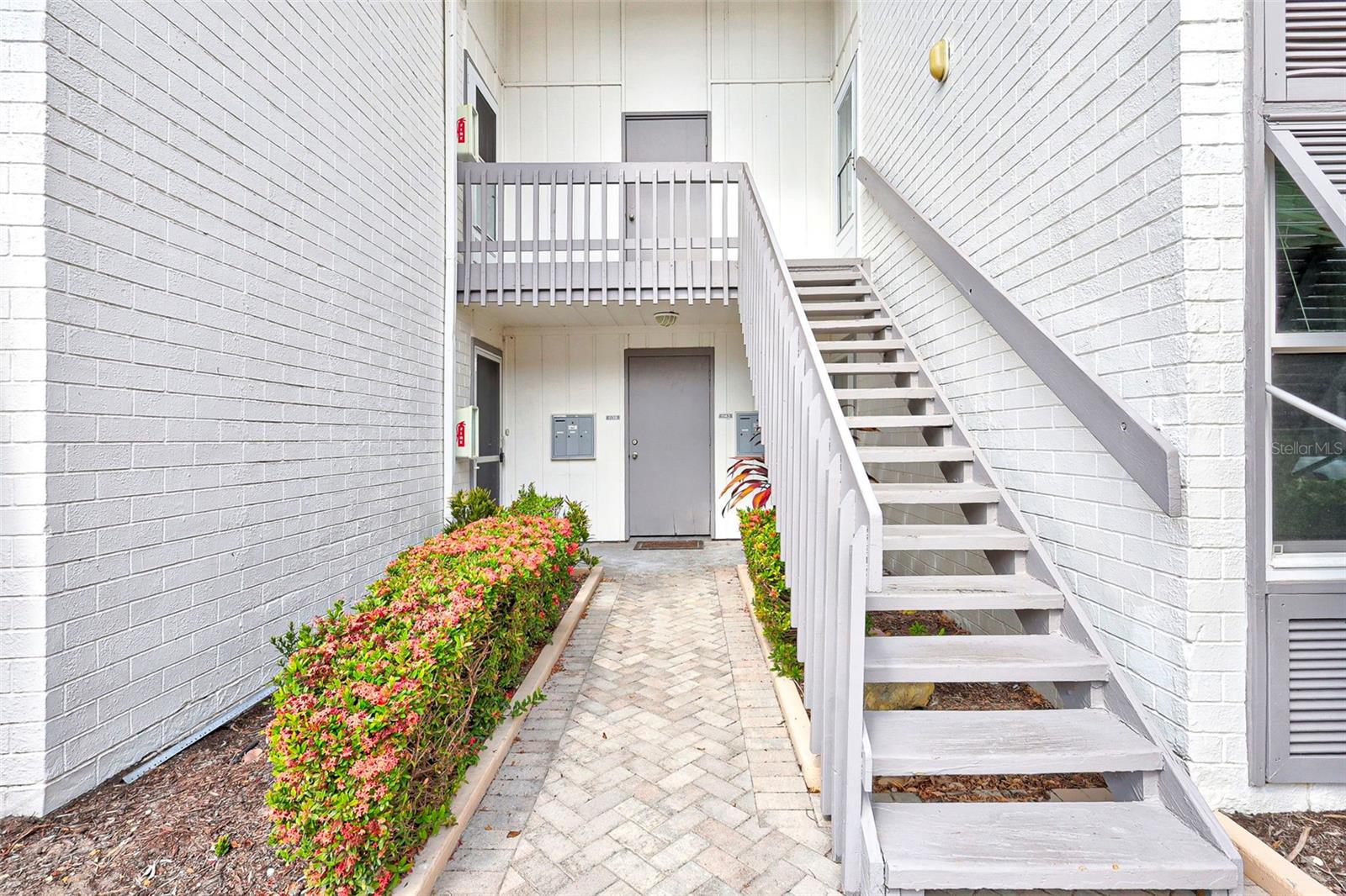 1141 W PEPPERTREE DRIVE 1141