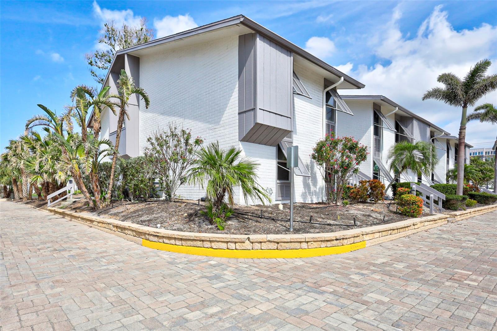 1141 W PEPPERTREE DRIVE 1141