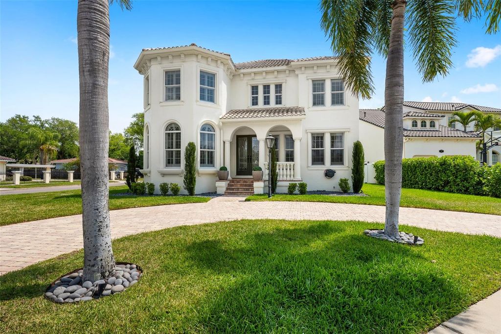 Photo of 11 Formosa Avenue, Tampa, FL 33606 (MLS # TB8491903)