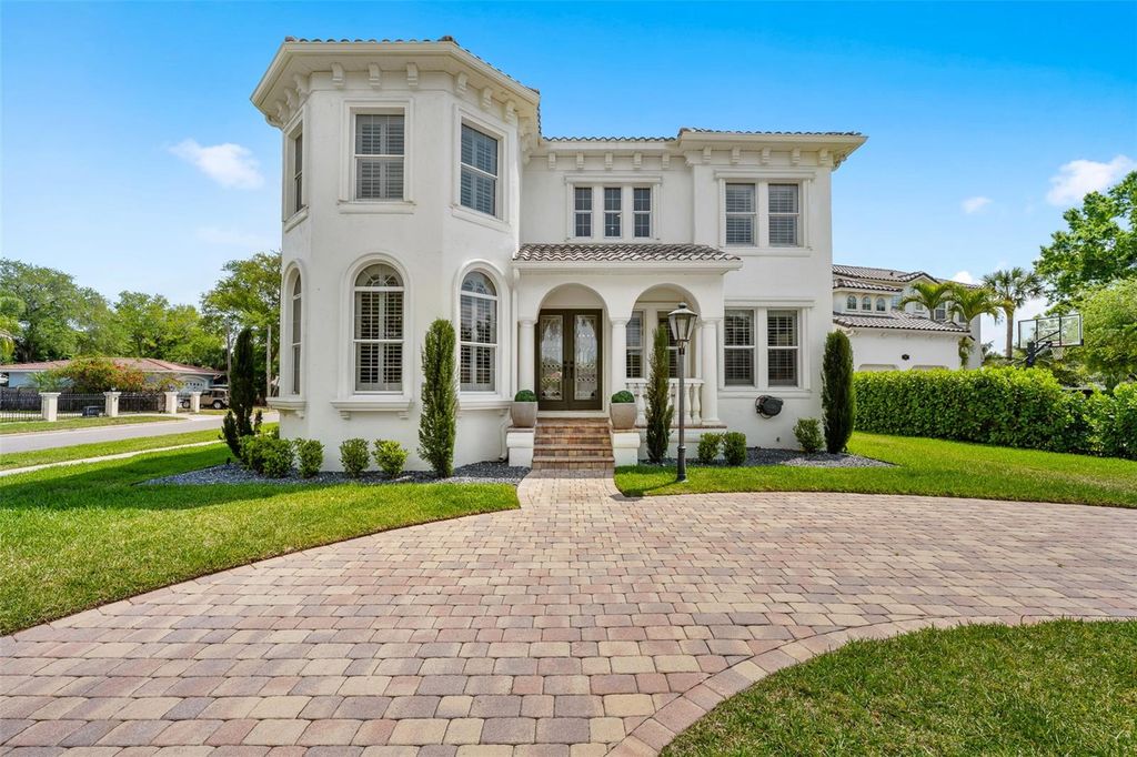 Photo of 11 Formosa Avenue, Tampa, FL 33606 (MLS # TB8491903)