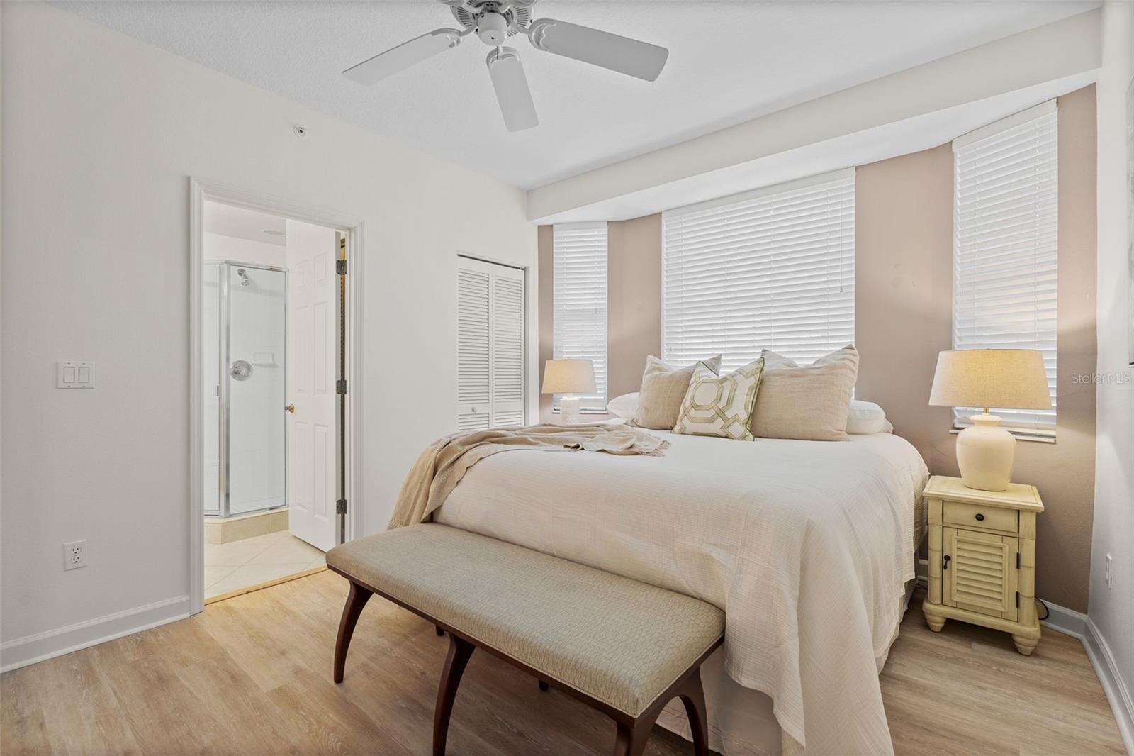 DOLPHIN BAY - Residential