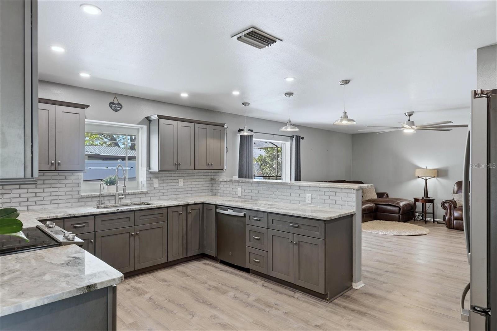 PINE LAKES - Residential