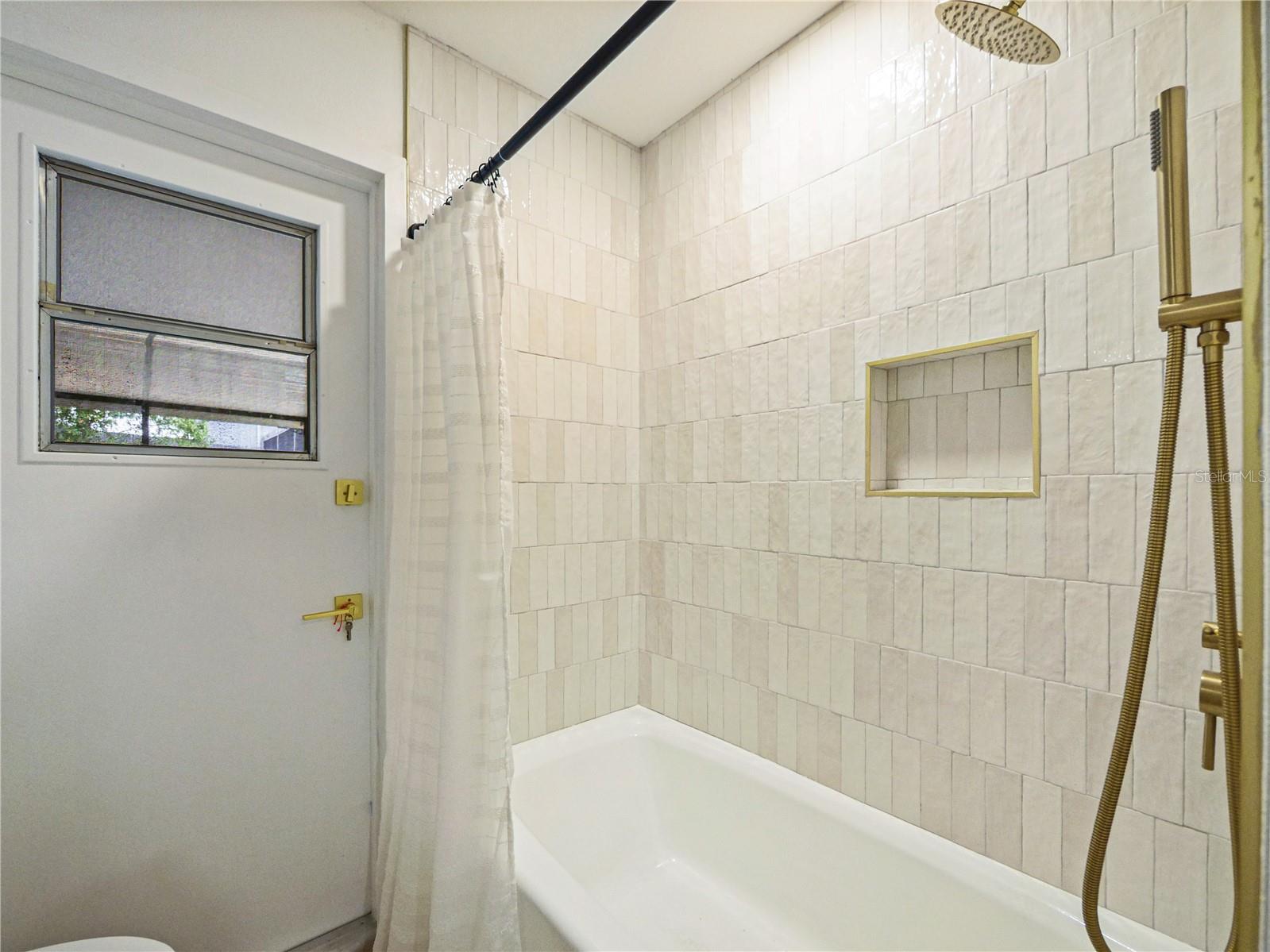 ENGLISH WOODS - Residential