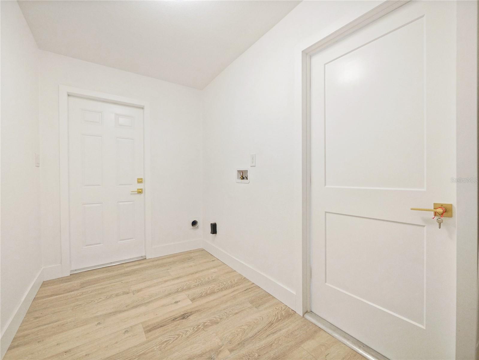 ENGLISH WOODS - Residential