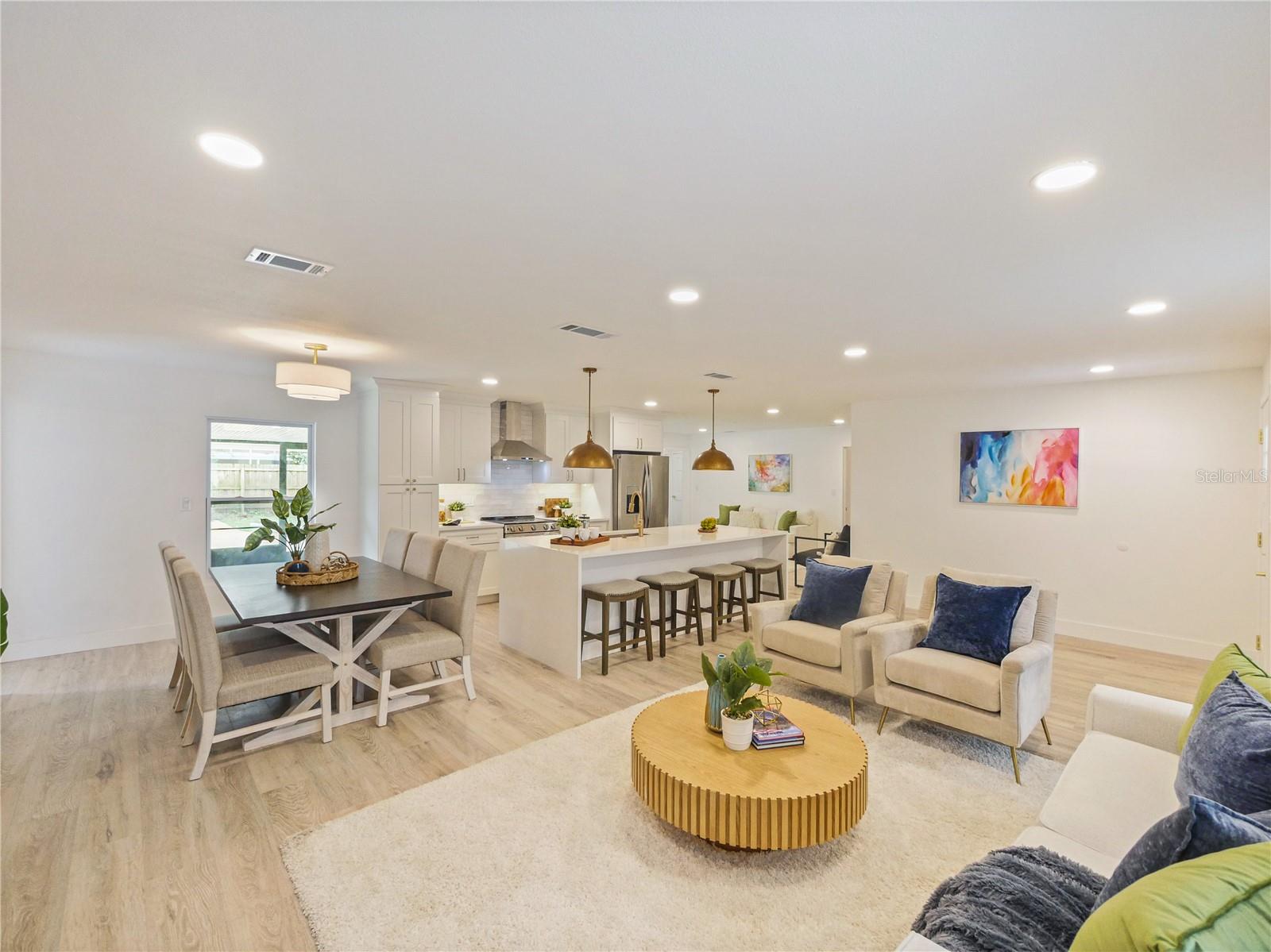 ENGLISH WOODS - Residential