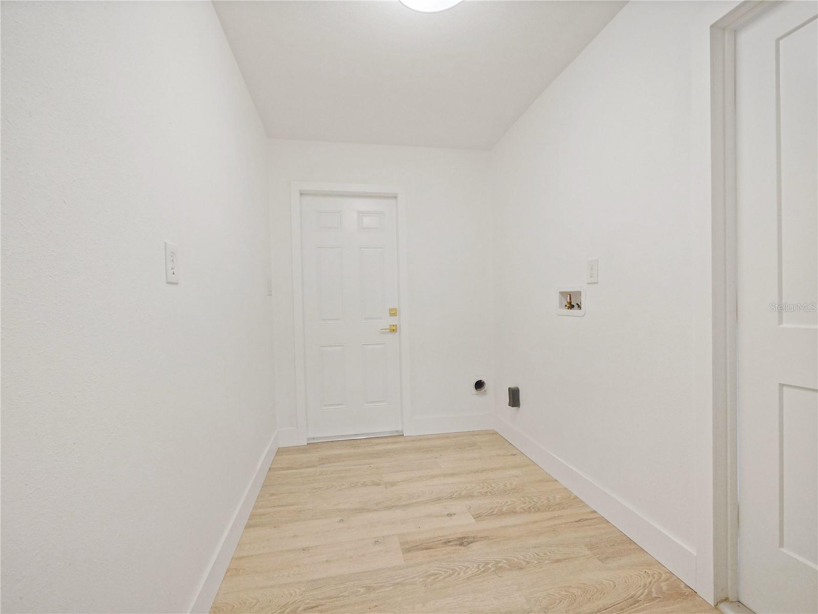 ENGLISH WOODS - Residential