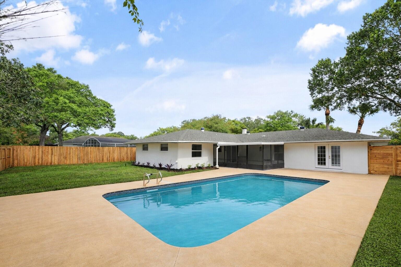 ENGLISH WOODS - Residential