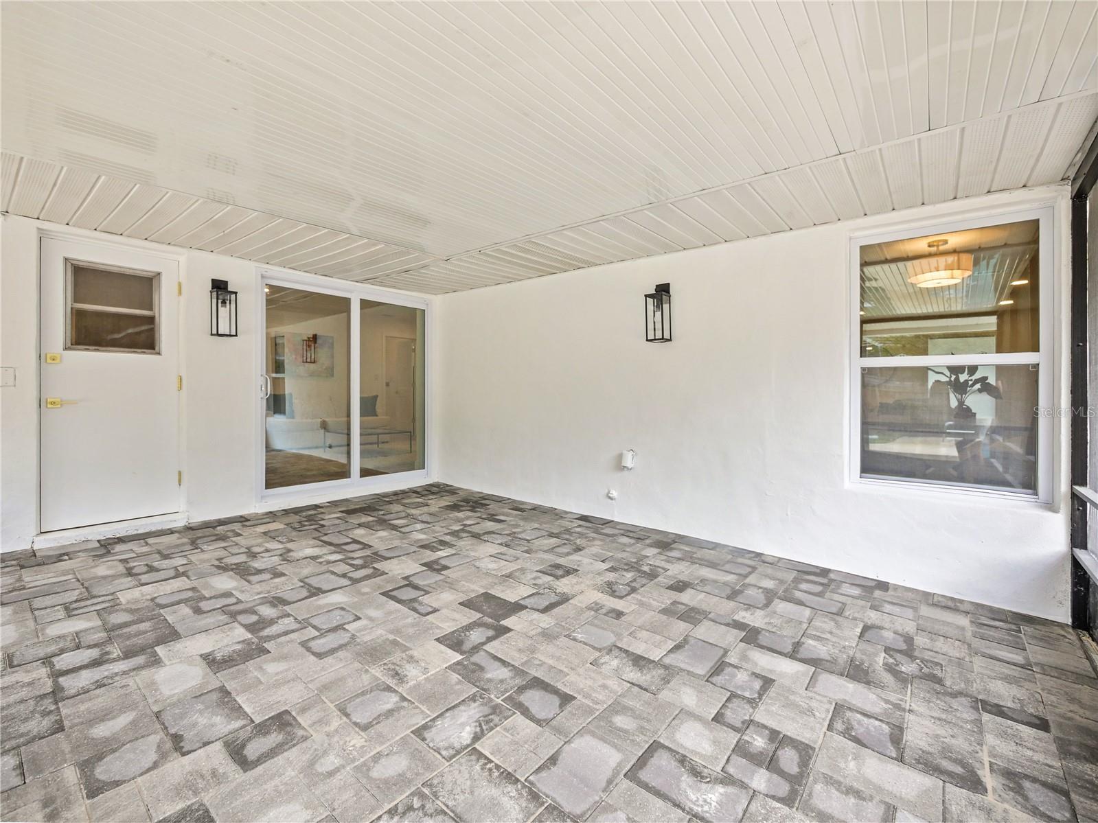 ENGLISH WOODS - Residential