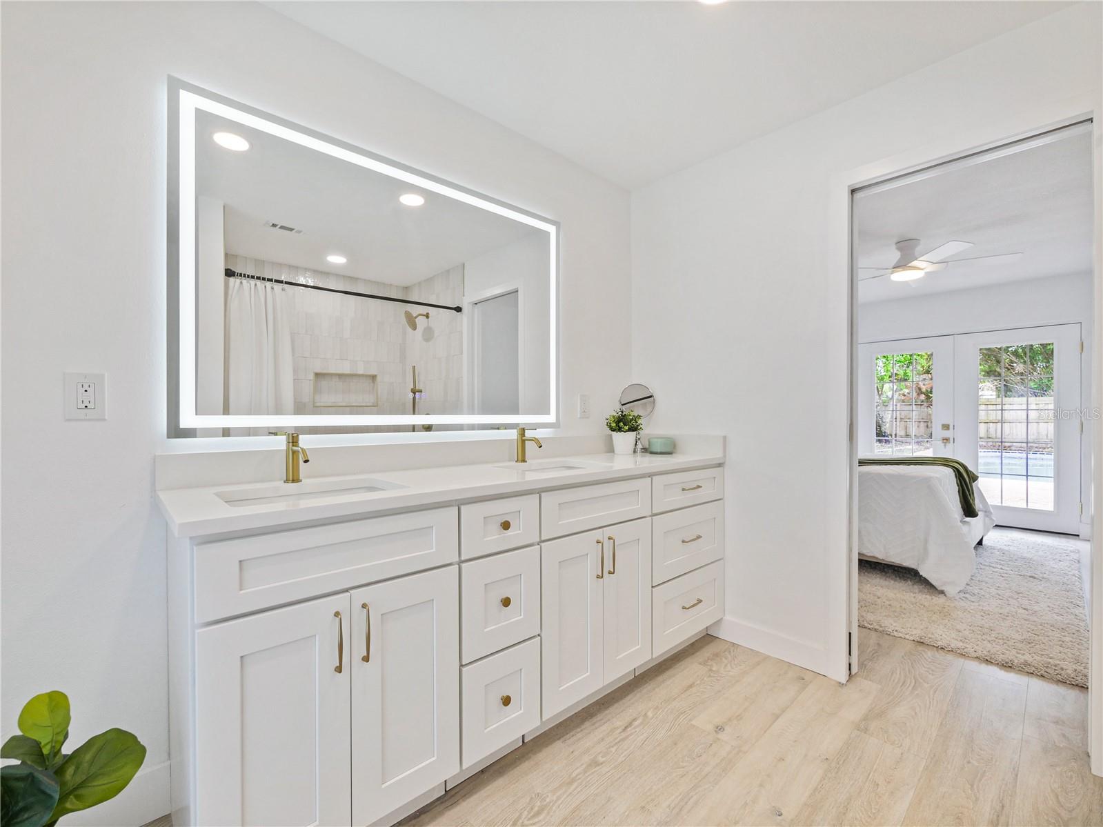 ENGLISH WOODS - Residential