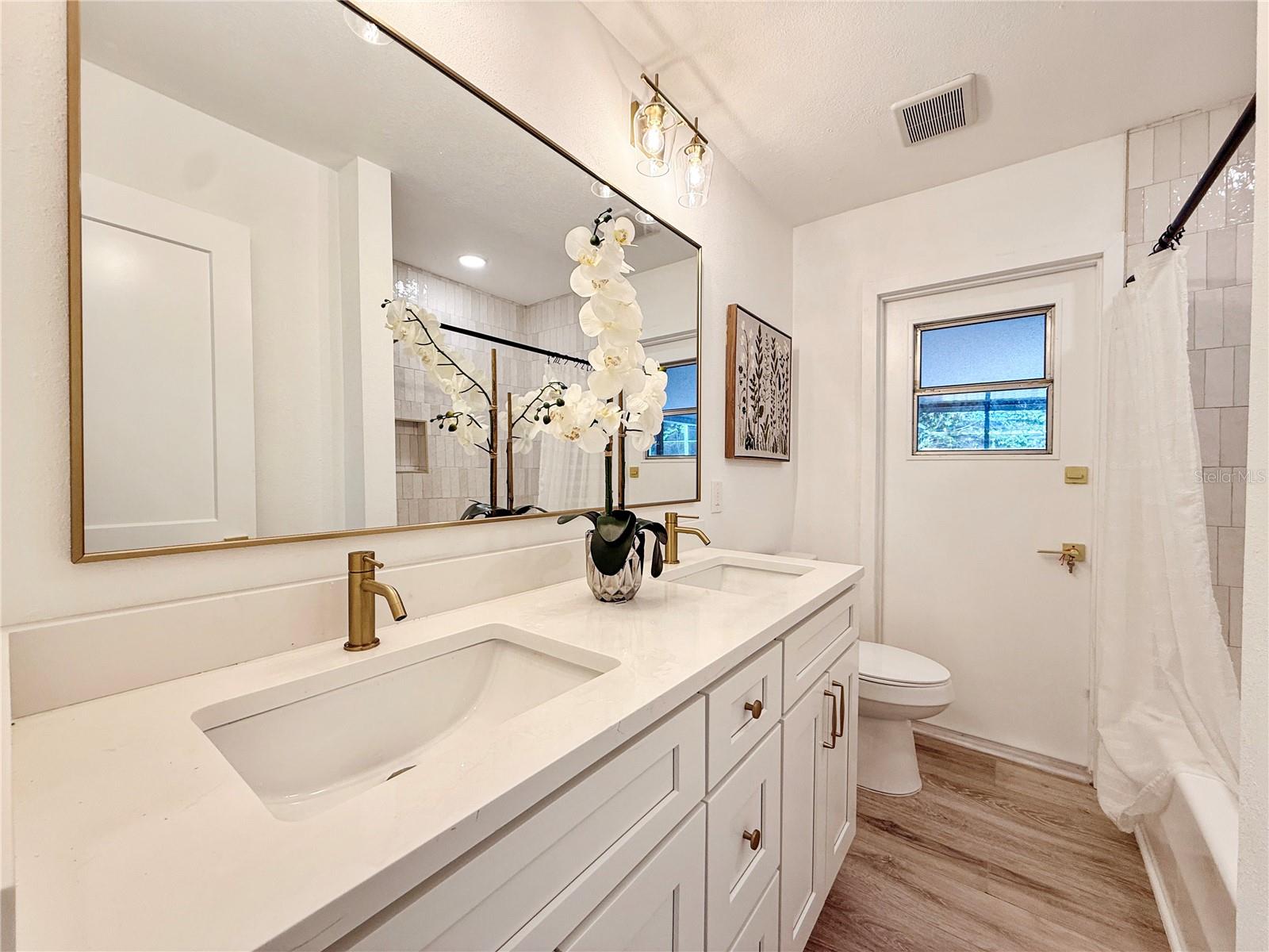 ENGLISH WOODS - Residential