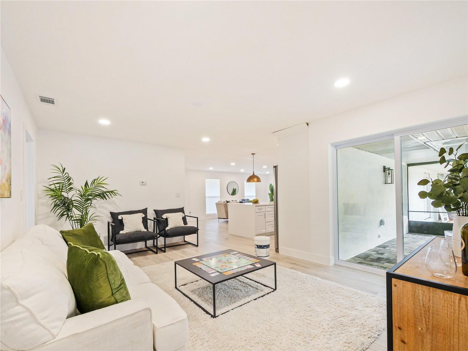 ENGLISH WOODS - Residential