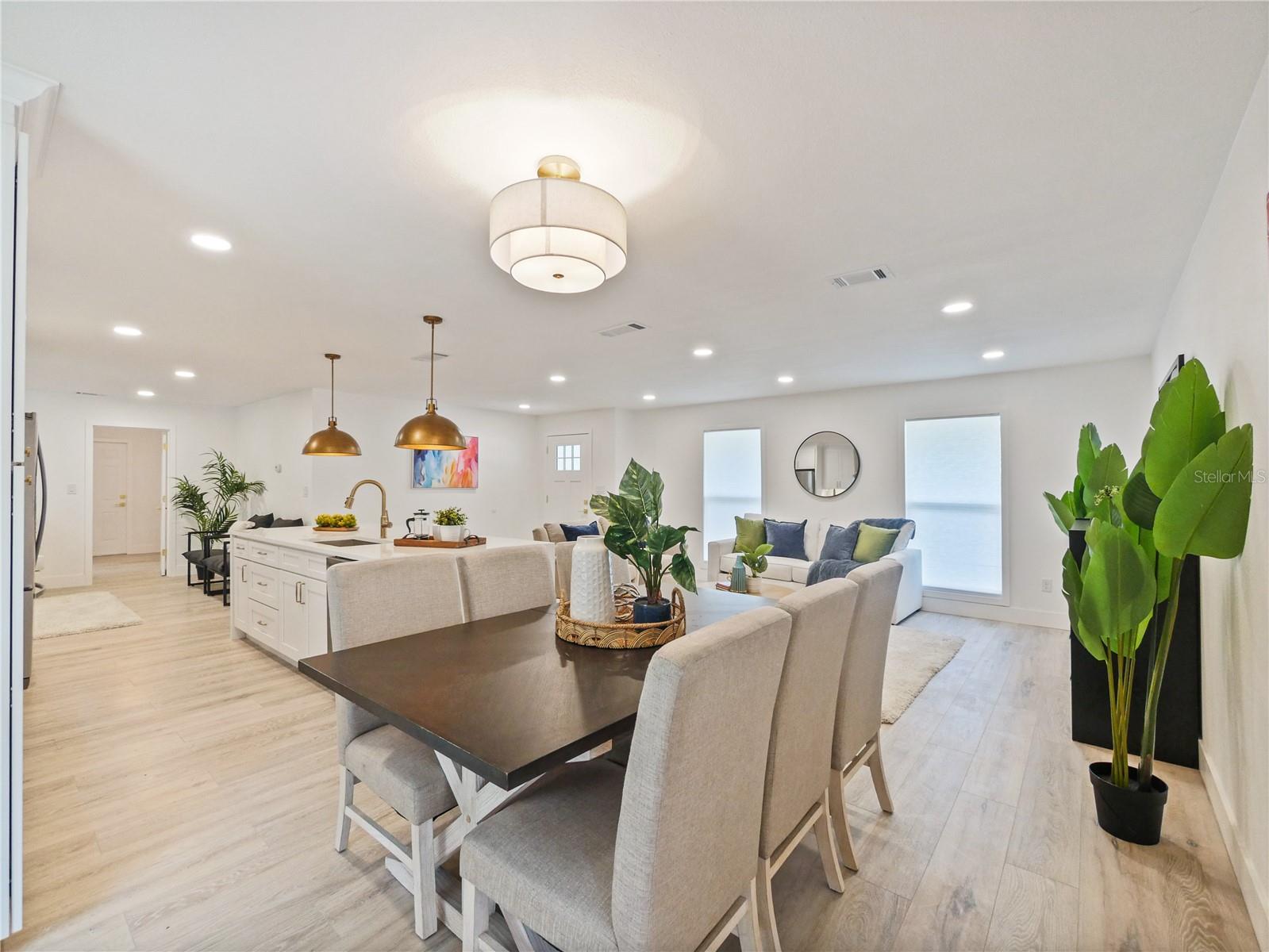 ENGLISH WOODS - Residential