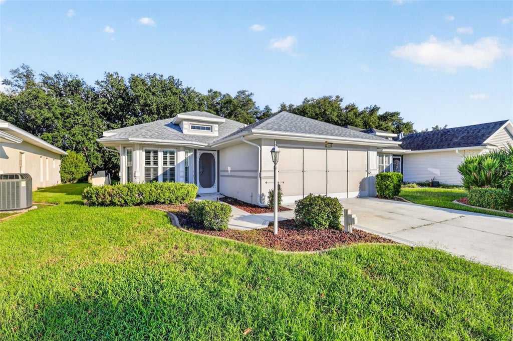 Photo of 21848 Royal St Georges Lane, Leesburg, FL 34748 (MLS # G5119048)