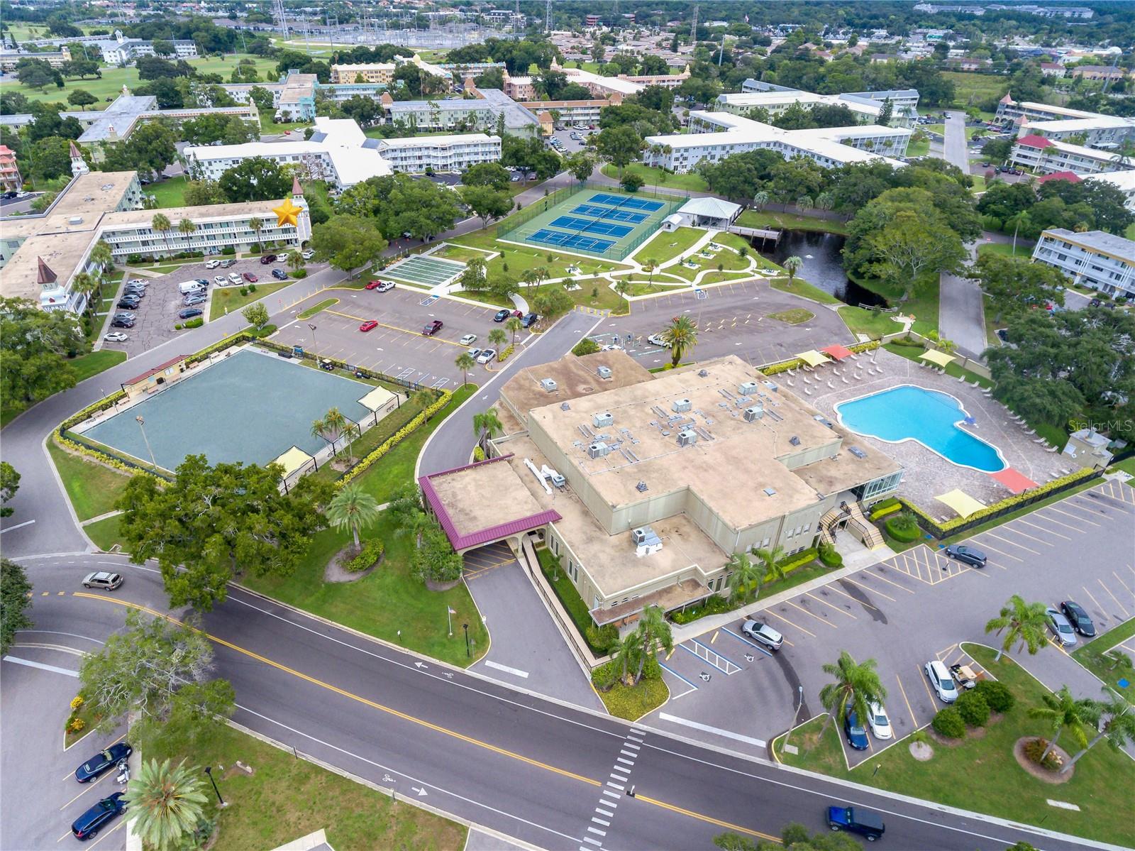 ON TOP OF THE WORLD - Residential