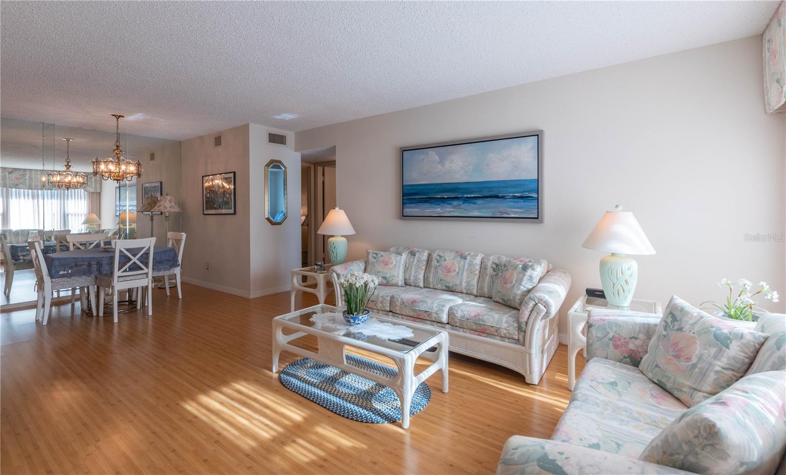 ON TOP OF THE WORLD - Residential