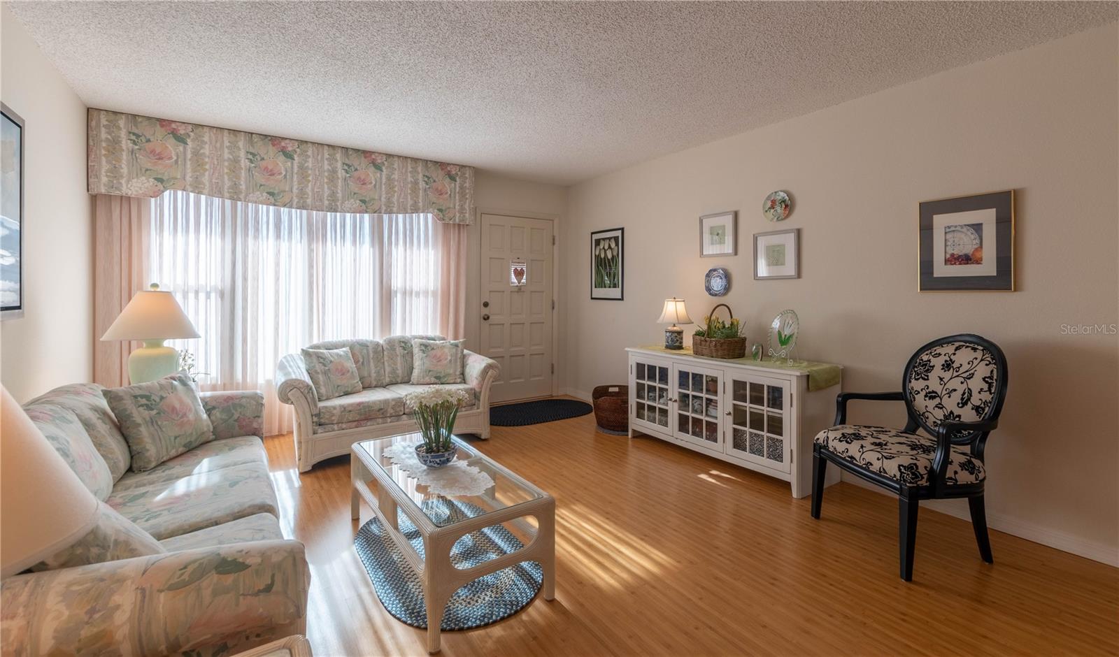 ON TOP OF THE WORLD - Residential