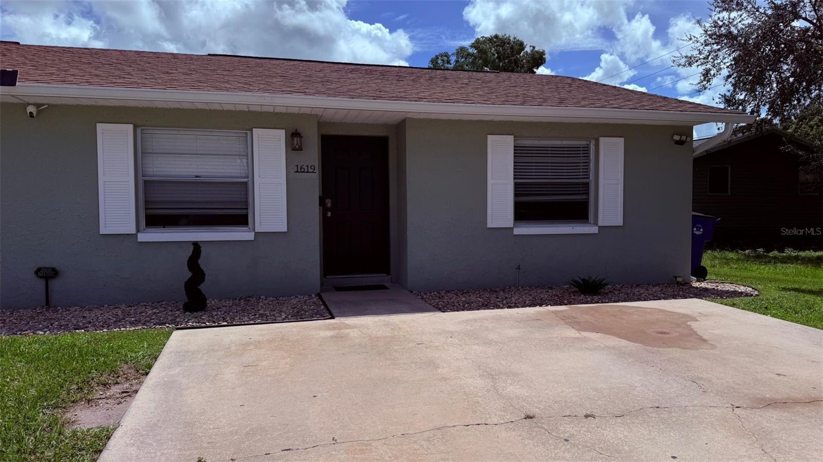 Available starting September 1st, 2025. Delightful 2-bedroom, 1-bath duplex located at 1617 Montana Avenue. This cozy home features a washer and dryer for your convenience, and landscaping service is included in the rent. Conveniently situated near US-192, Florida's Turnpike, and major shopping centers, with dining, schools, and parks just minutes away. Enjoy easy access to downtown Saint Cloud, the lakefront, and major employers in the area.