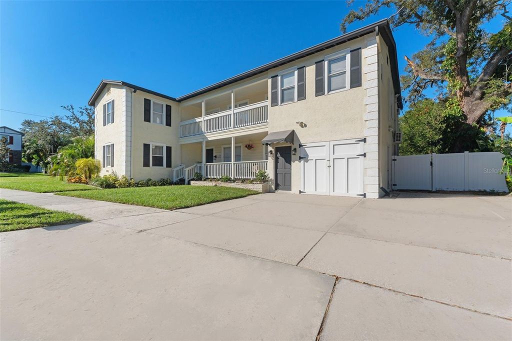 Photo of 221 S Hale Avenue, Tampa, FL 33609 (MLS # TB8489198)