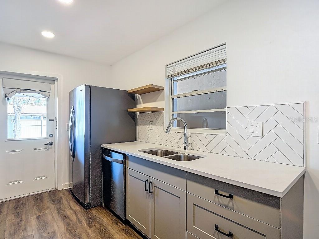 GANDY MANOR - Residential