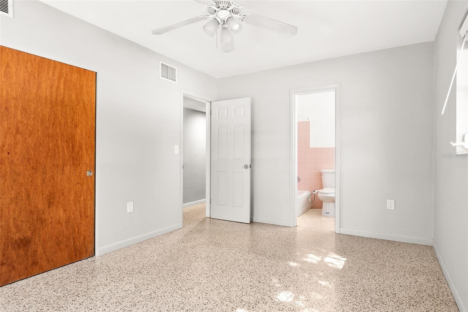 SOUTH GATE - Residential