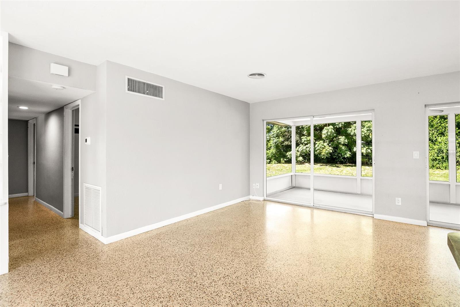SOUTH GATE - Residential