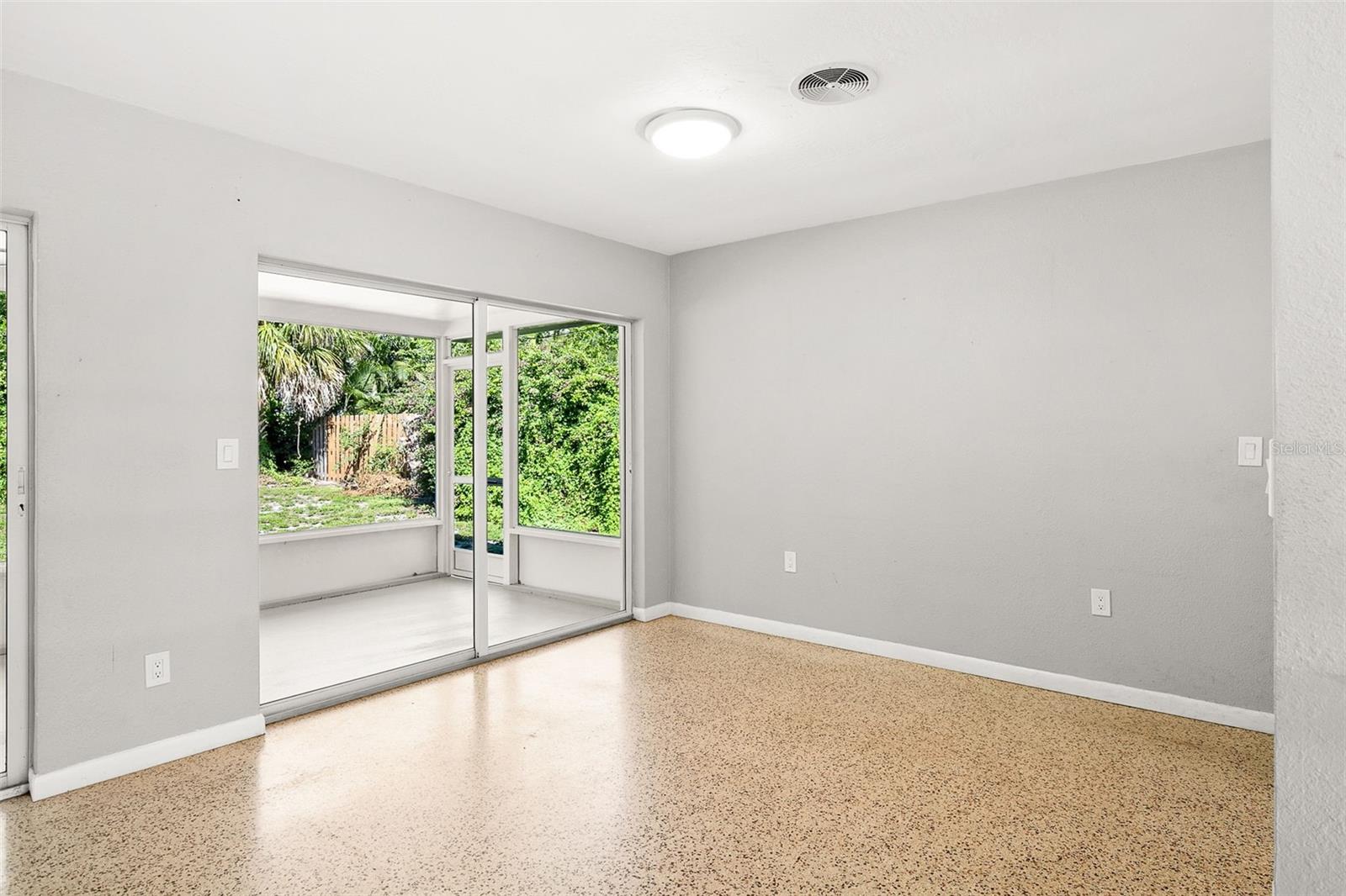 SOUTH GATE - Residential
