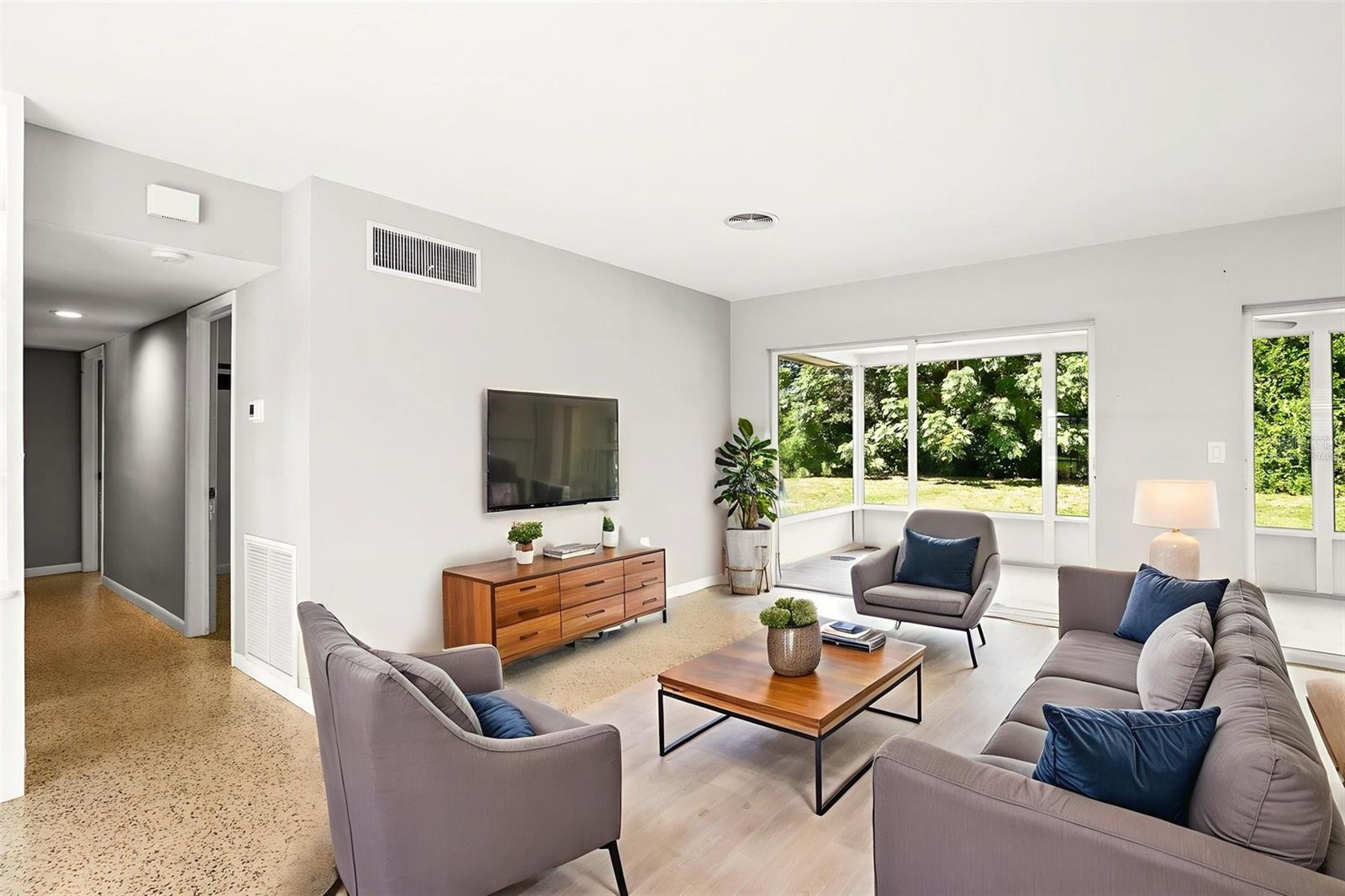 SOUTH GATE - Residential
