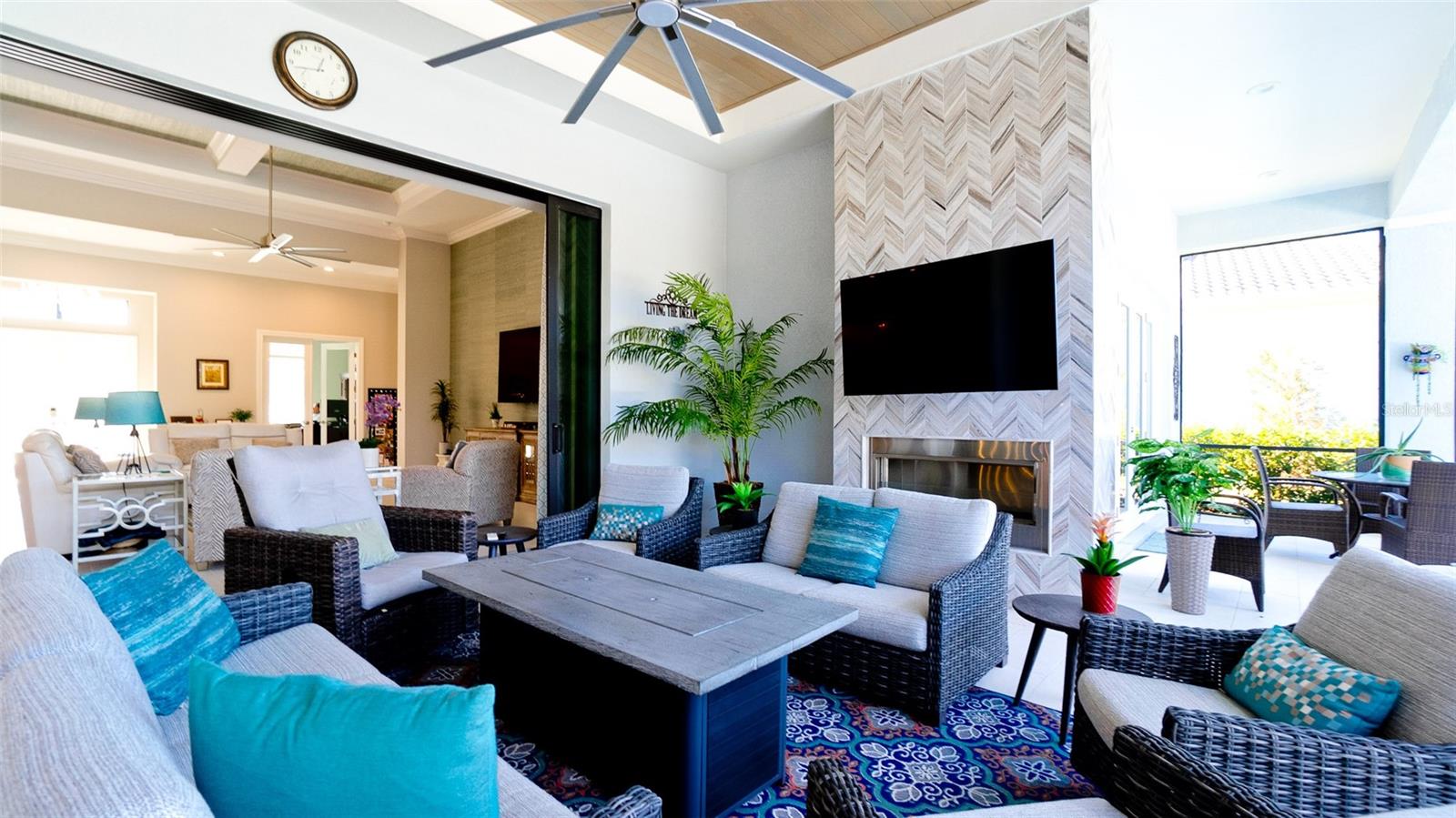 COUNTRY CLUB EAST AT LAKEWD RNCH YY1-4 - Residential