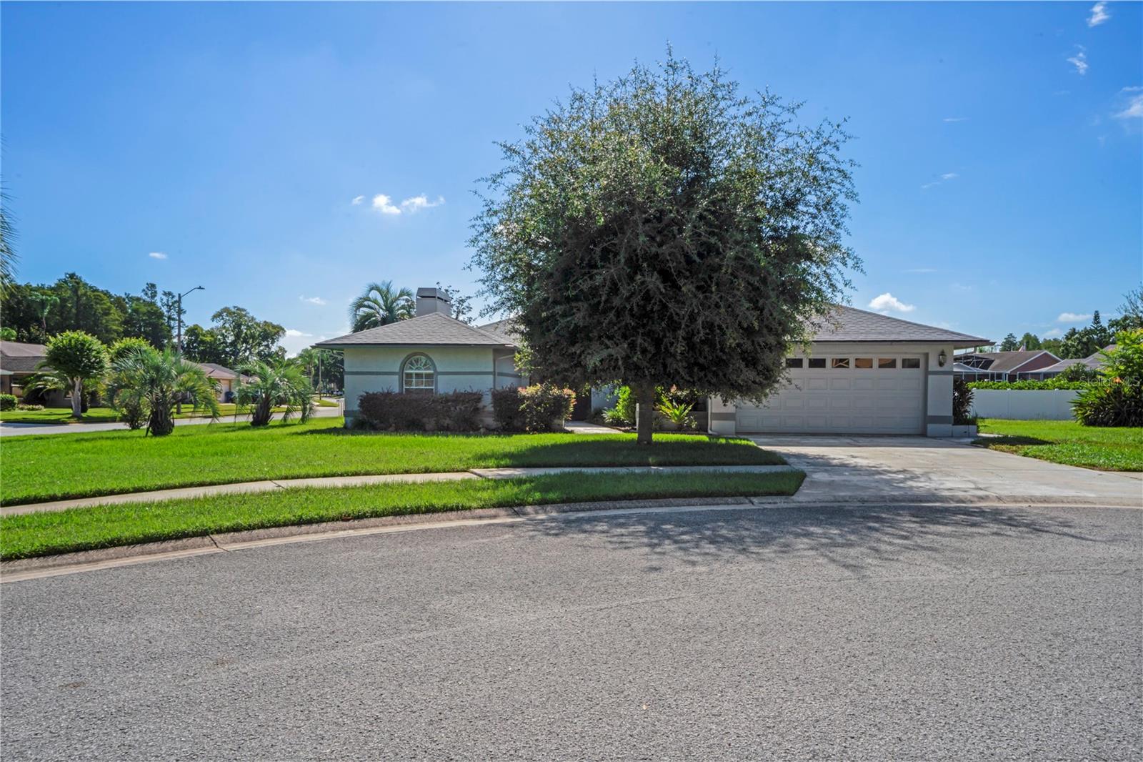 Welcome to 5514 Gannett Court in Desirable River Crossing Community. This Updated Corner Lot on a Cul-De-Sac offers a NEW ROOF (2023) and NEWER A/C & Ducts cleaned (2022) Newer Kitchen, Granite, Wet Bar for entertaining. Such a great location, good schools, close to shopping, No flood zone. This home offers a split plan, 2.5 upgraded baths and so much more. Outside has been freshly painted and enjoy your evenings on the large, screened porch. Minutes from Starkey Farmers Market and Bike Trails. Schedule your private showing today!