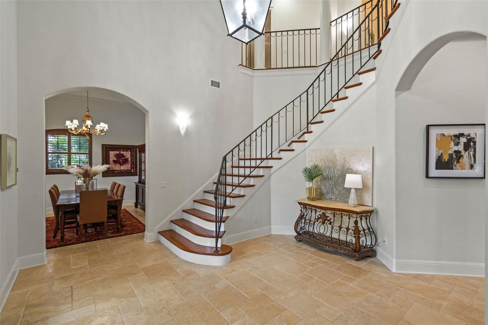 104 E LAKE COLONY DRIVE