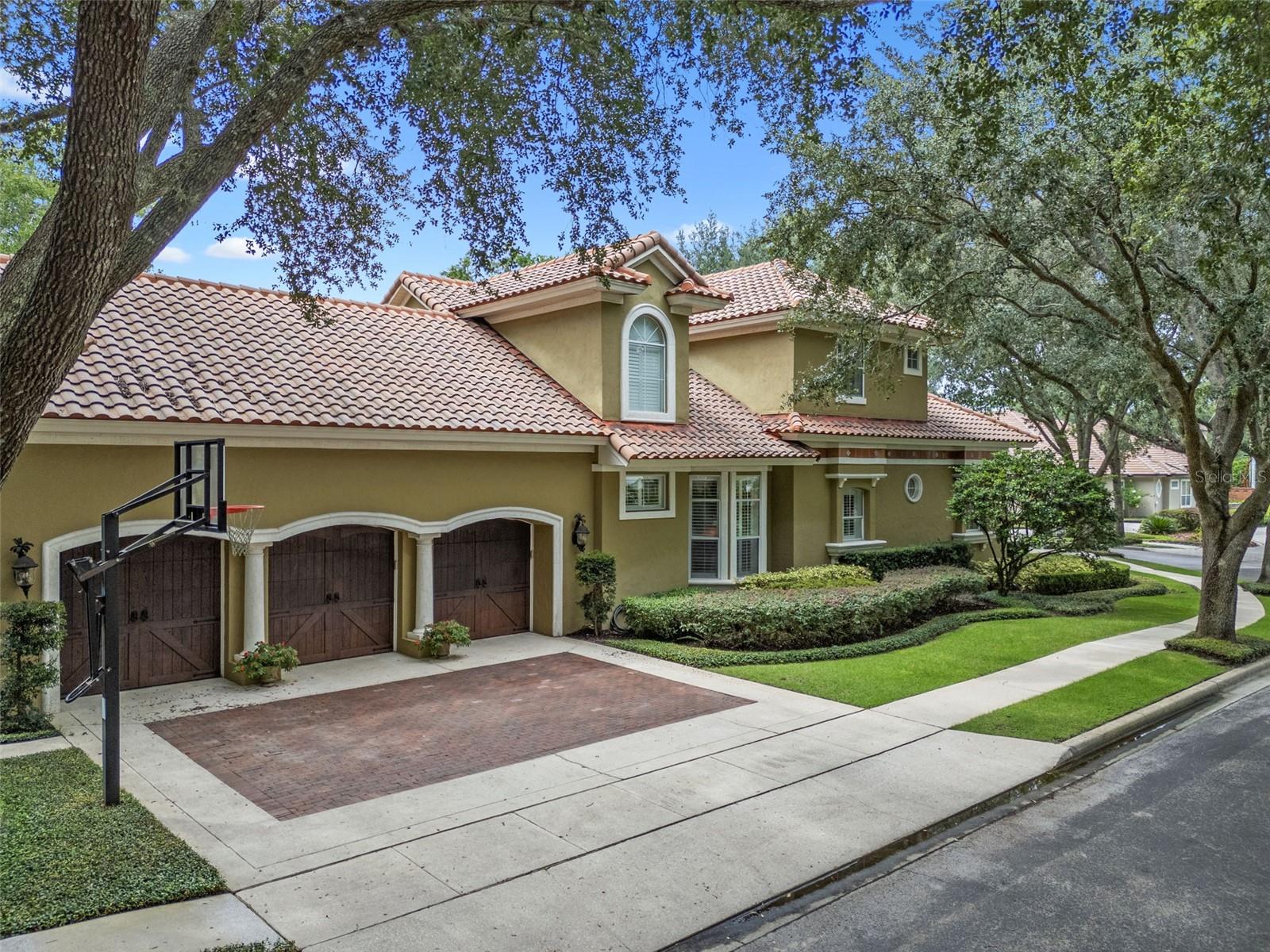 104 E LAKE COLONY DRIVE