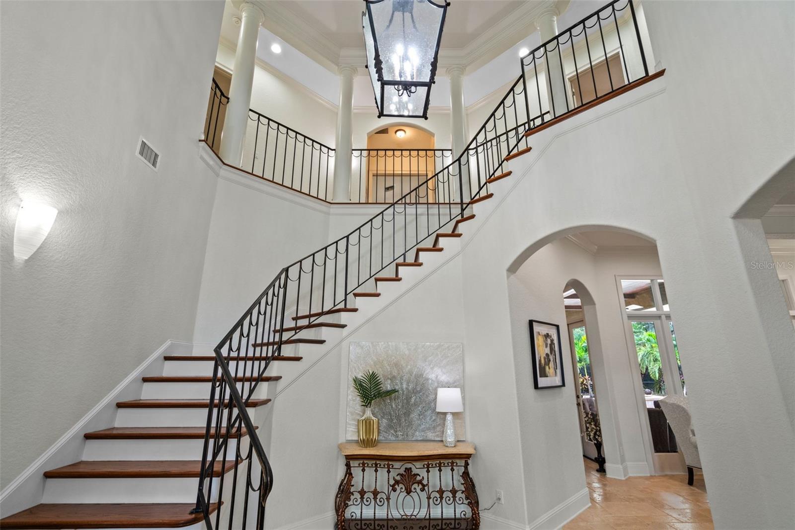 104 E LAKE COLONY DRIVE