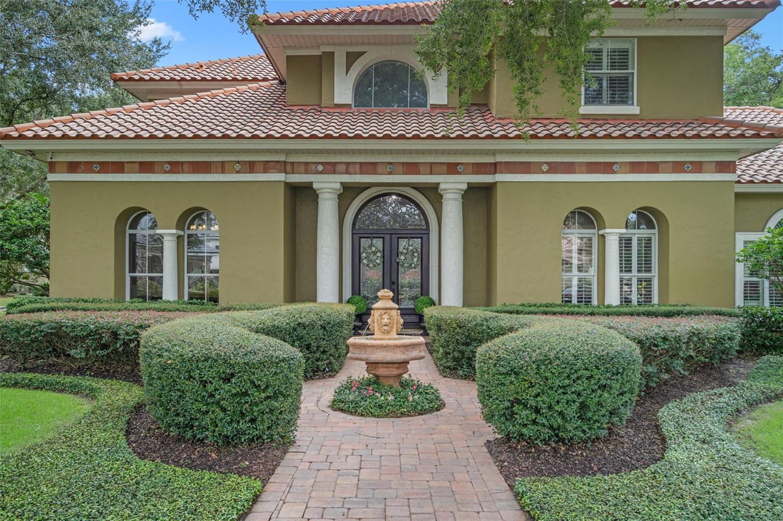 104 E LAKE COLONY DRIVE