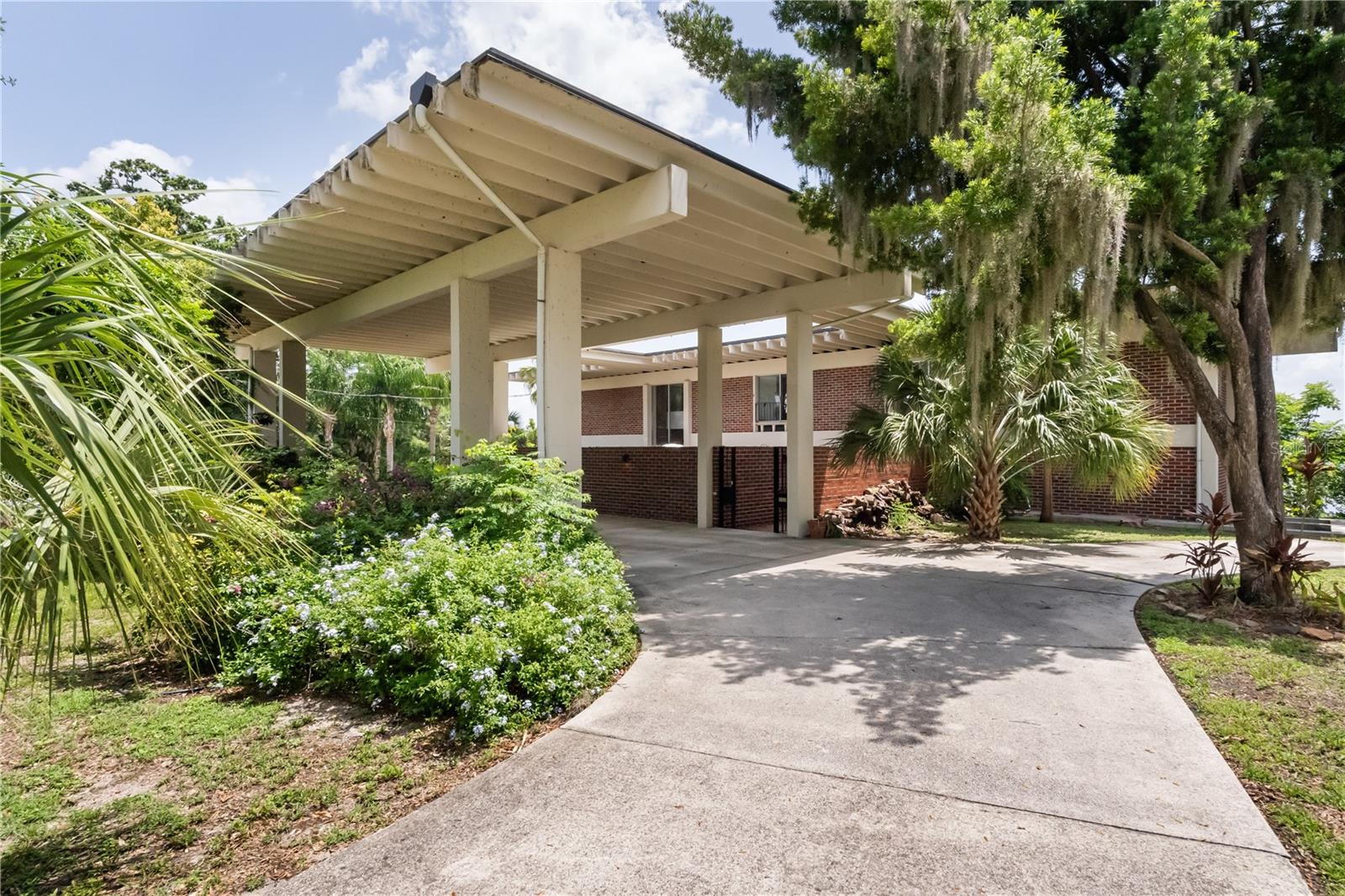 550 LAKE OTIS DRIVE SE