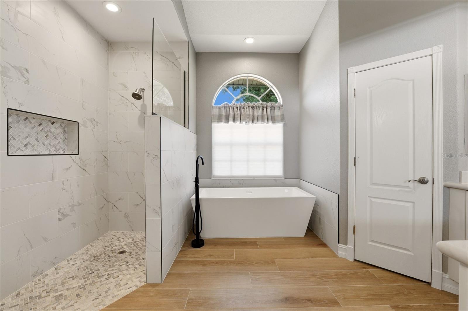SUNNYBREEZE OAKS SUB - Residential