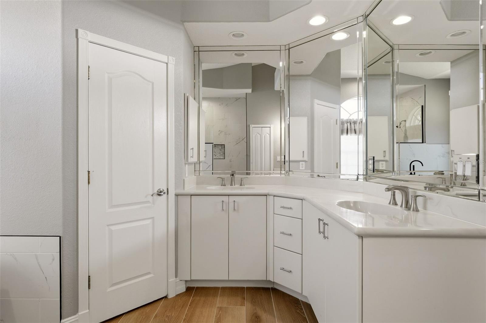 SUNNYBREEZE OAKS SUB - Residential