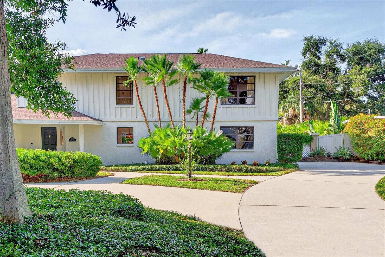 1835 SERPENTINE DRIVE S