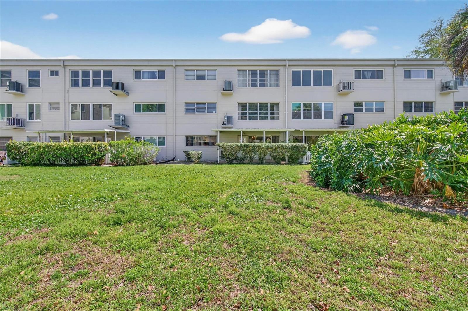 ON TOP OF THE WORLD - Residential