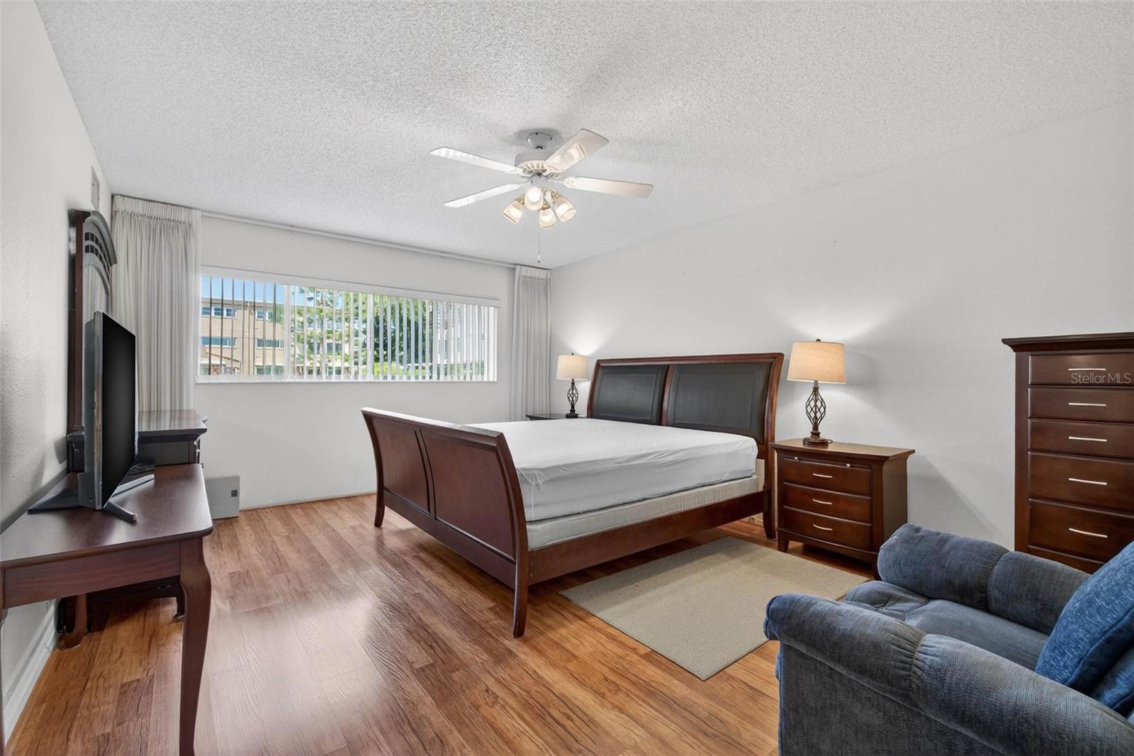 ON TOP OF THE WORLD - Residential