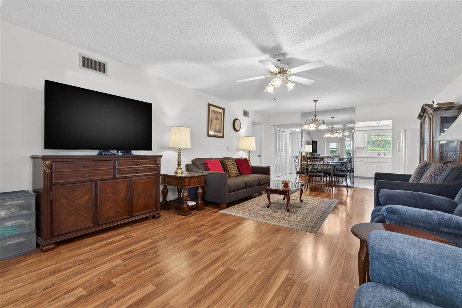 ON TOP OF THE WORLD - Residential